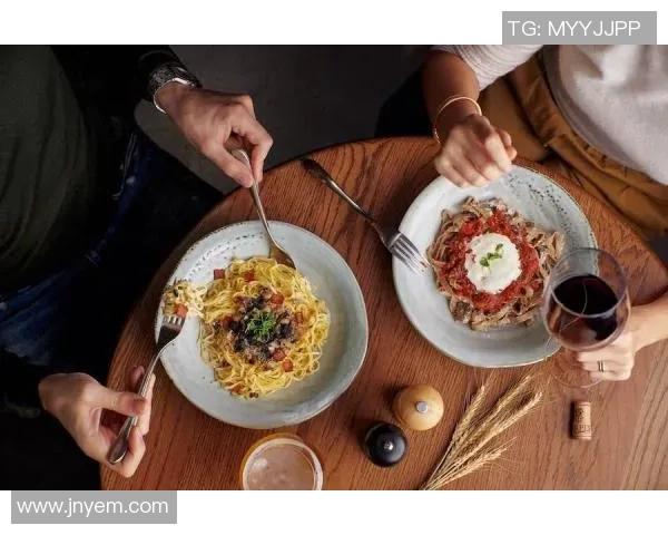 足球明星品尝中餐的独特体验与美味感受分享